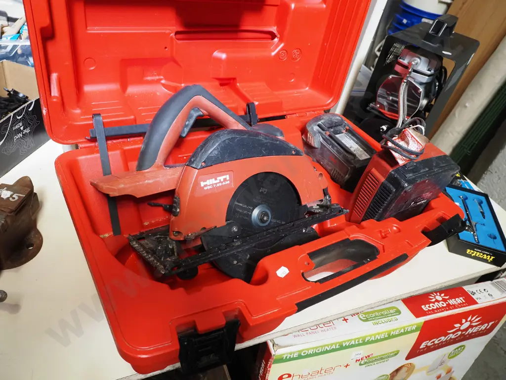 Hilti WSC 7.25/A36 battery powered skilsaw in case with battery and charger Image 1++