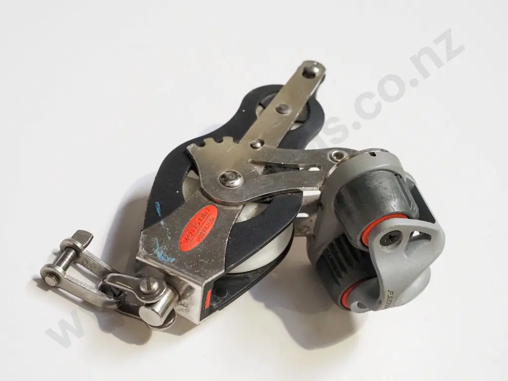 Ronstan All Purpose Fiddle Block with Becket and cleat Image 1++