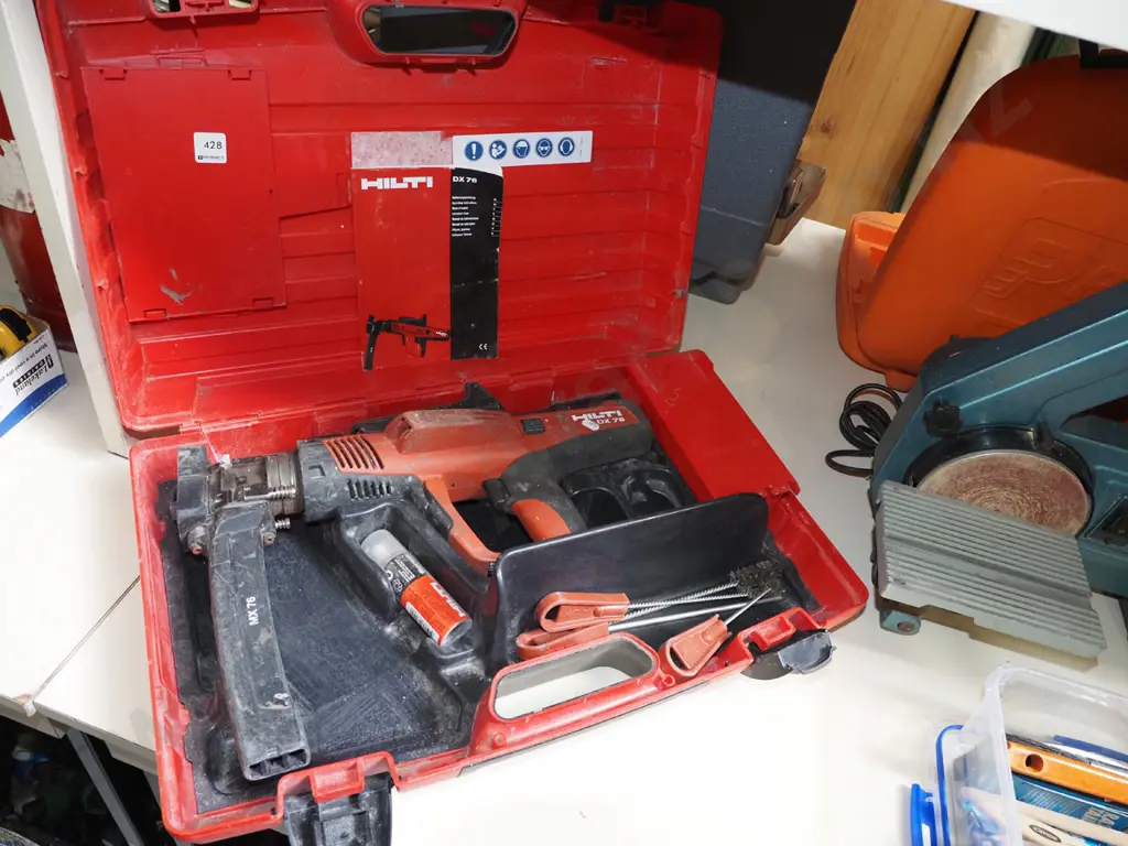 Hilti DX76 semi automatic powder actuated fastening tool Image 1++