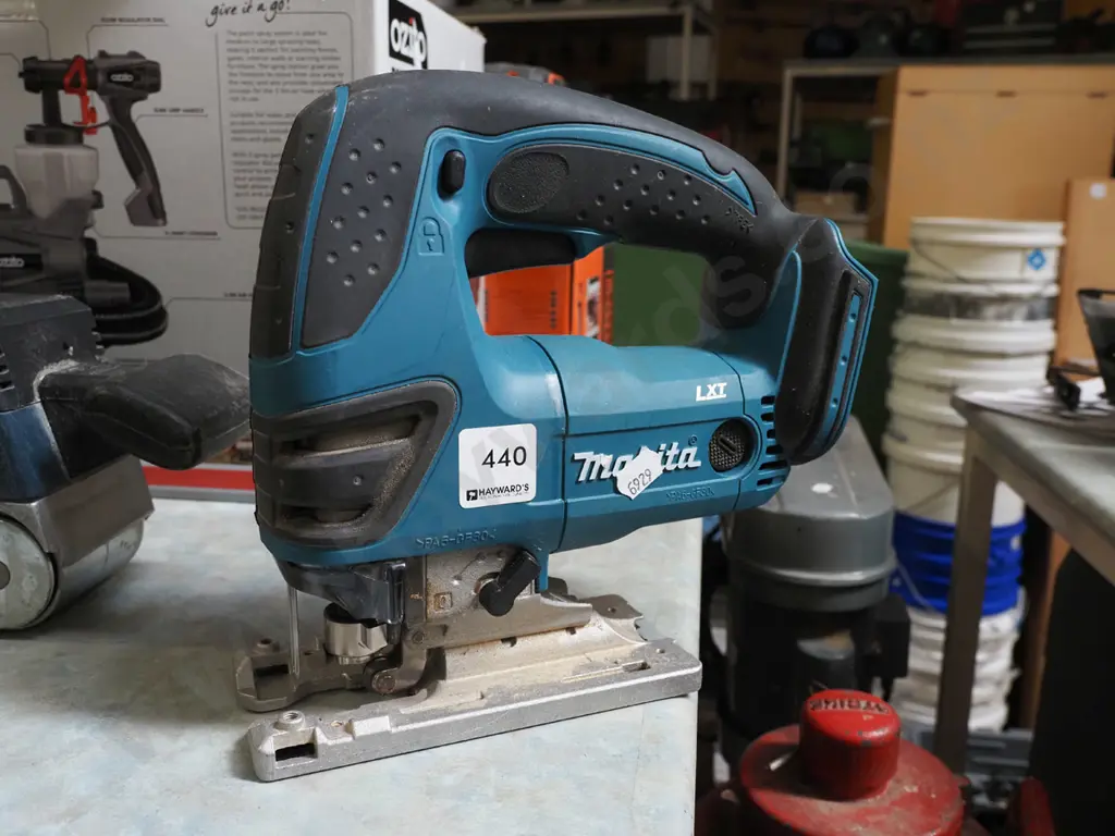 Makita LXT battery powered jigsaw Image 1++