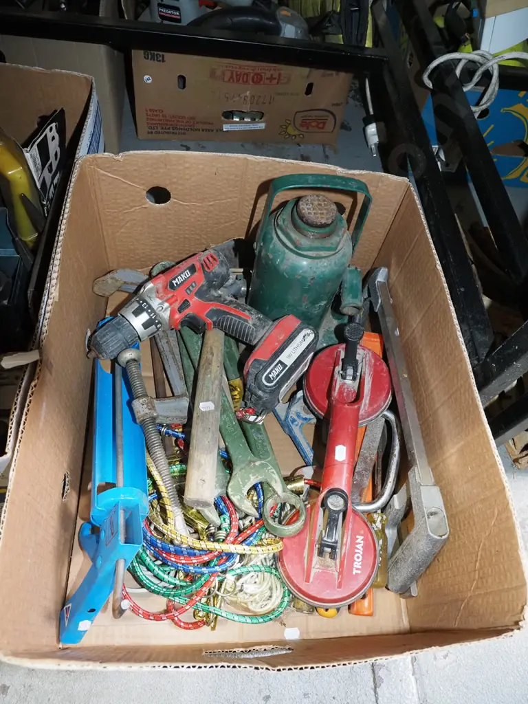 box; Mako battery drill - no charger, large spanners etc Image 1++
