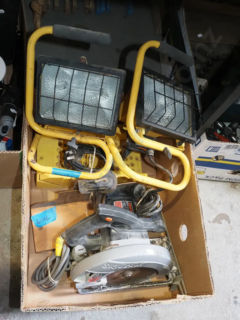 box; skilsaw, halogen light,  mitre boxes Image 1++