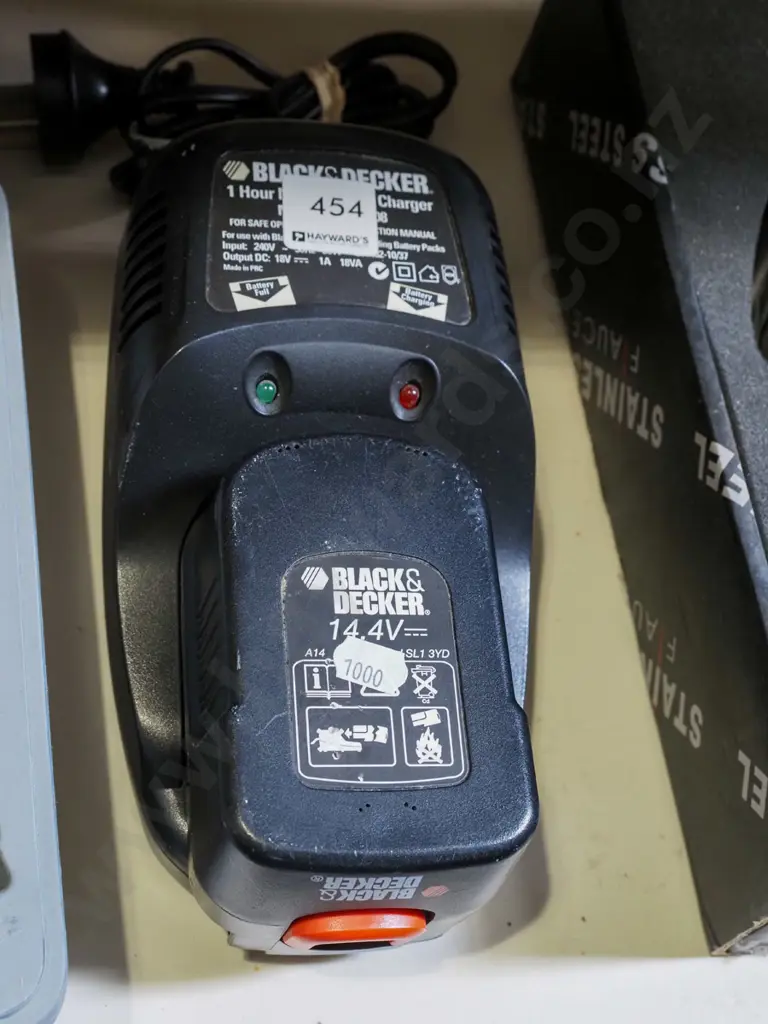 Black and Decker 14.4V battery and charger Image 1++