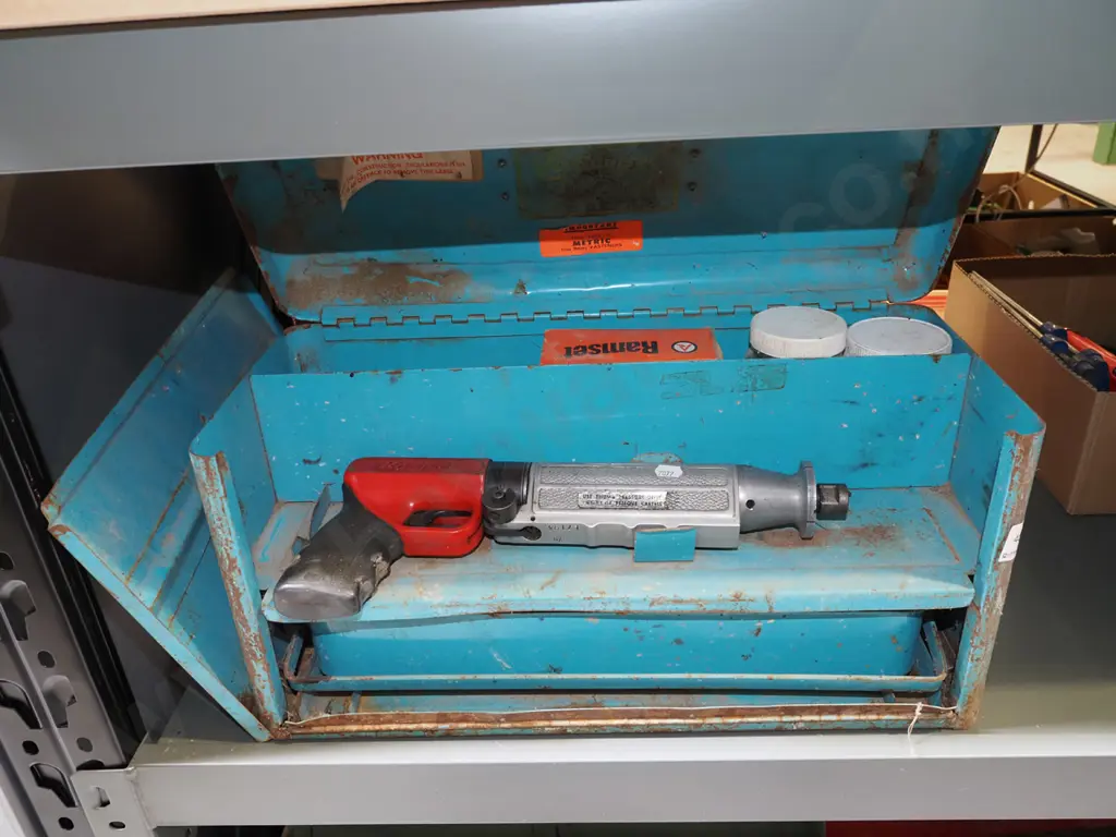 Ramset gun in blue metal case Image 1++