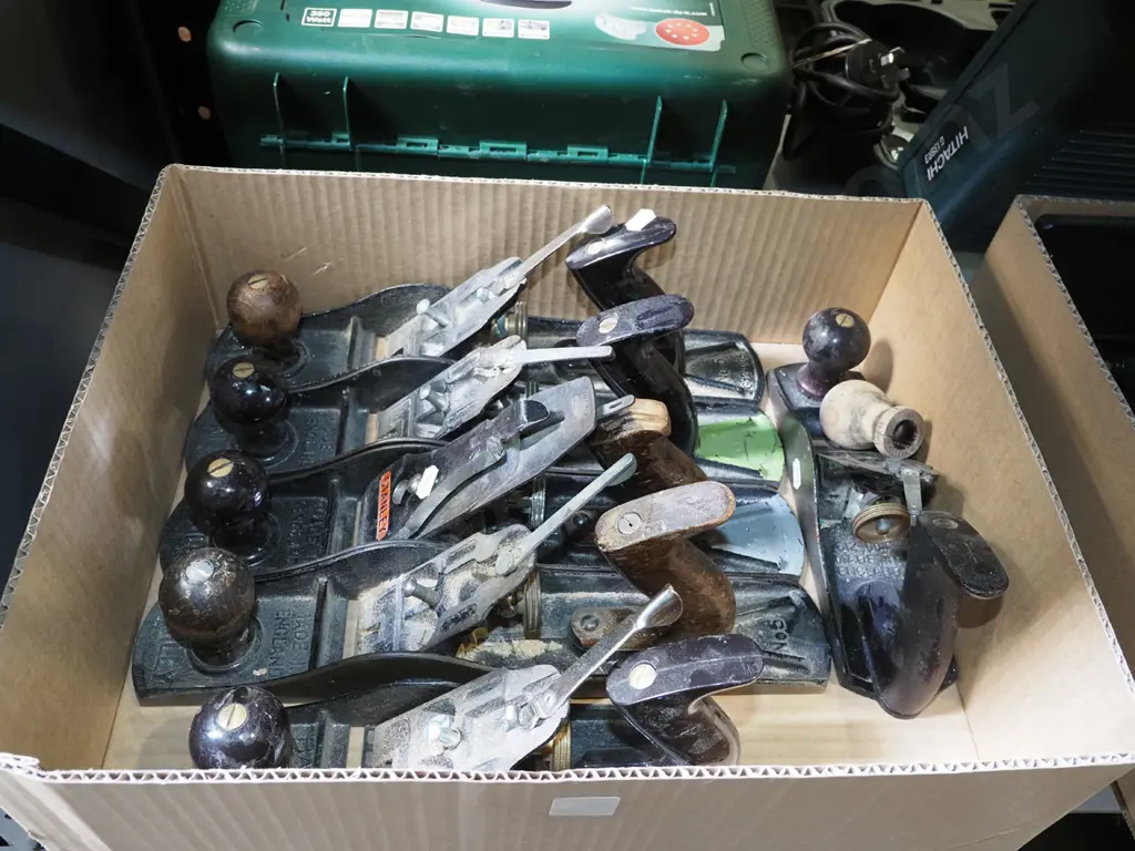 box; various incomplete and broken hand planes Image 1++