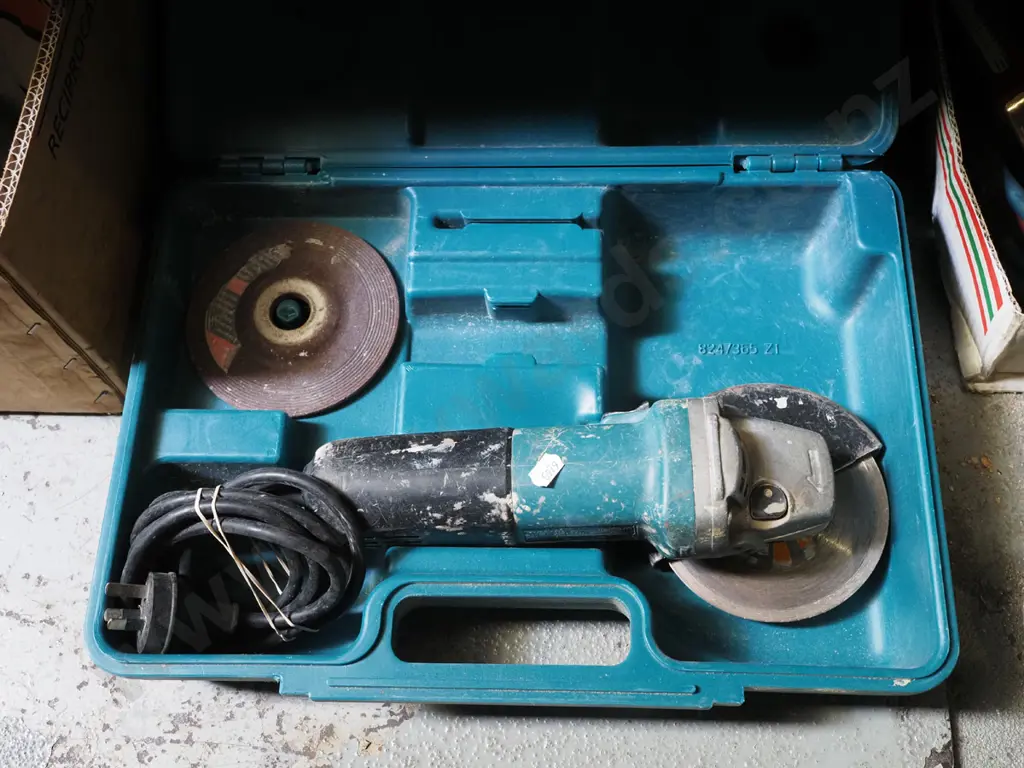 cased Makita angle grinder Image 1++