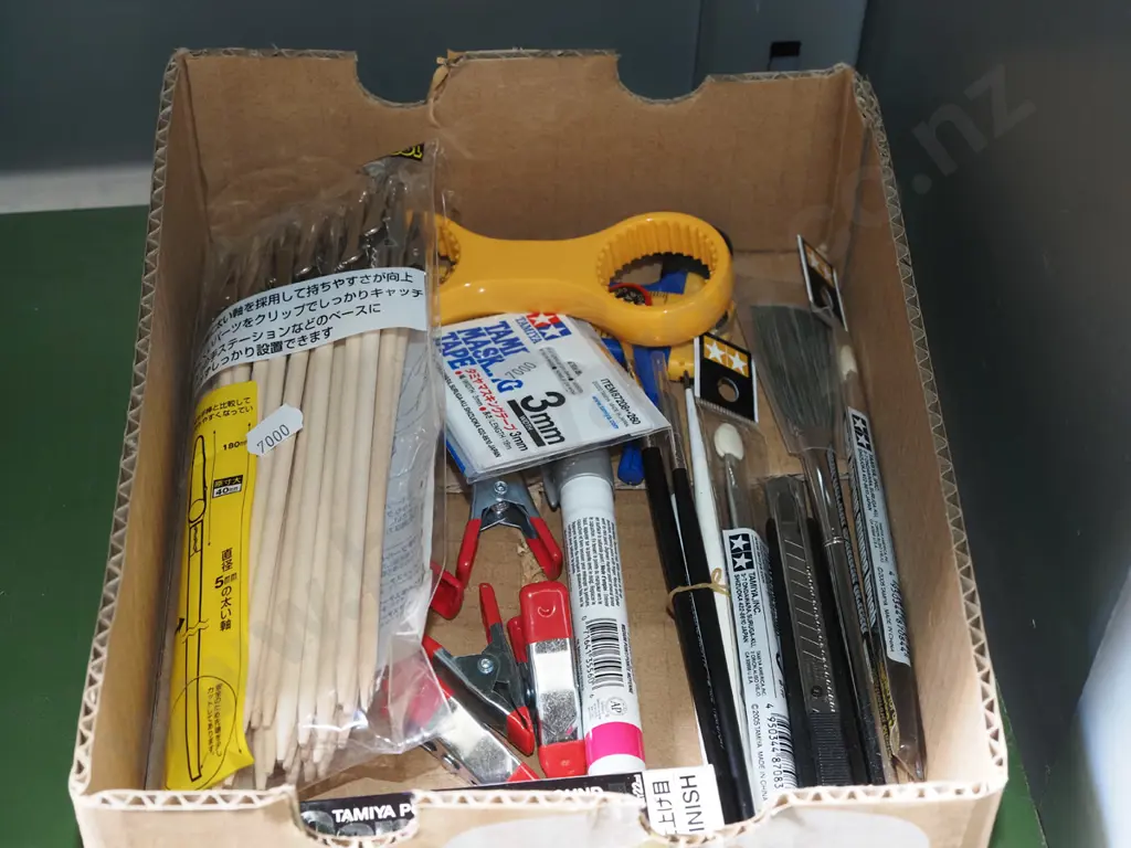 box; paint brushes, clamps etc Image 1++