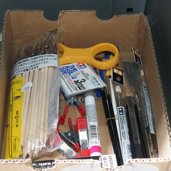 box; paint brushes, clamps etc