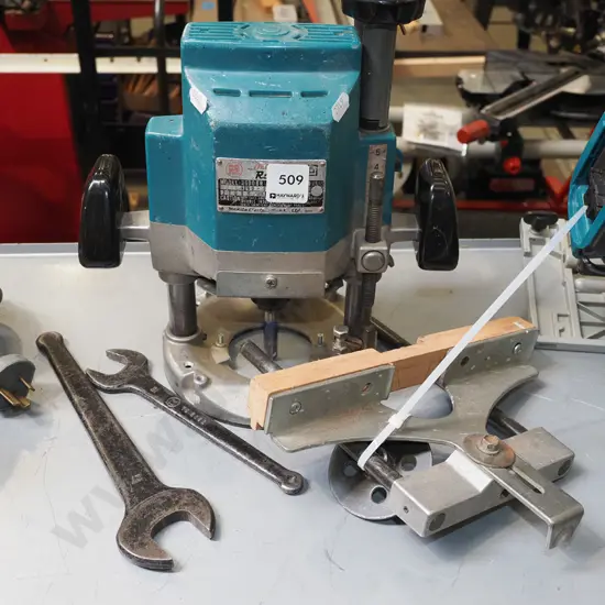 Makita plunge router and accessories