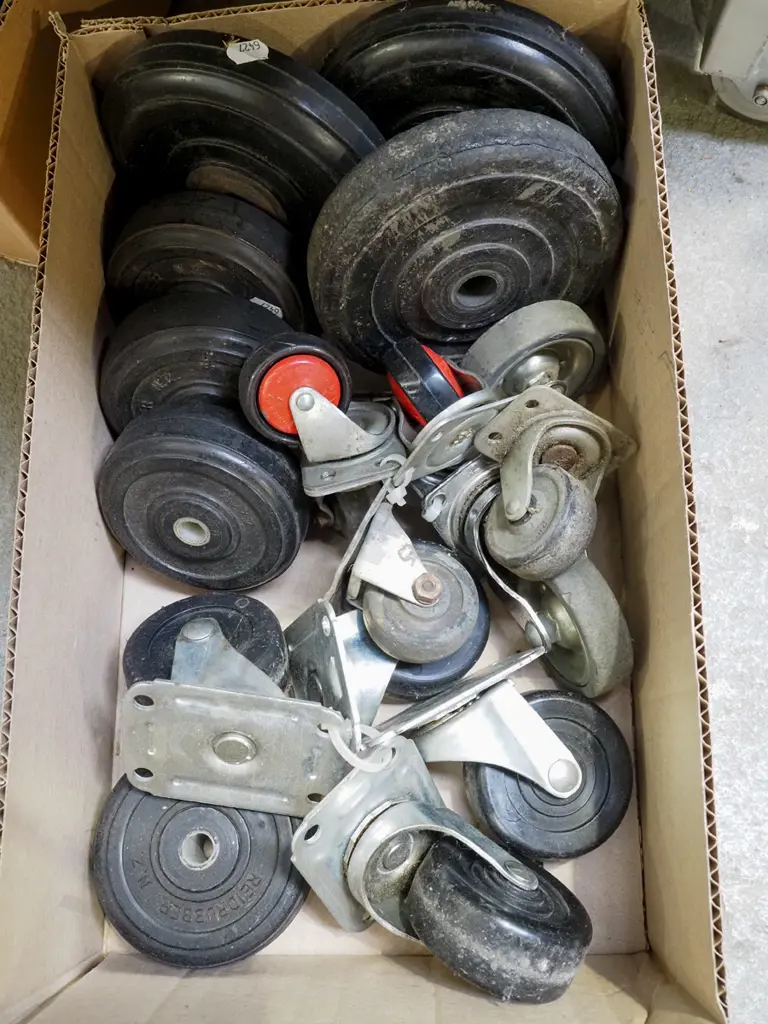 box; casters, rubber wheels Image 1++
