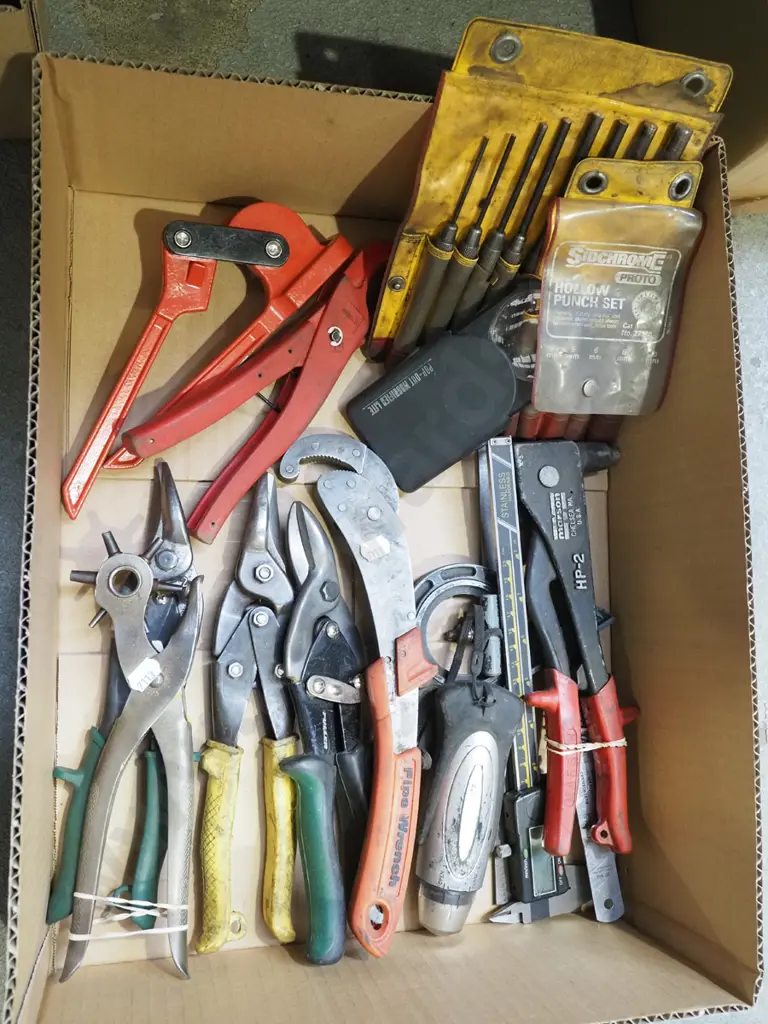 box; punch sets, tin snips, riveters etc Image 1++