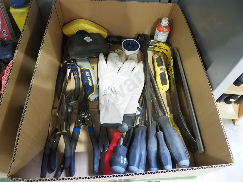 box; screwdrivers, safety gloves, pliers etc Image 1++