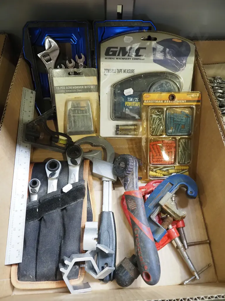 box; powered tape measure, pipe cutter, builder's square etc Image 1++