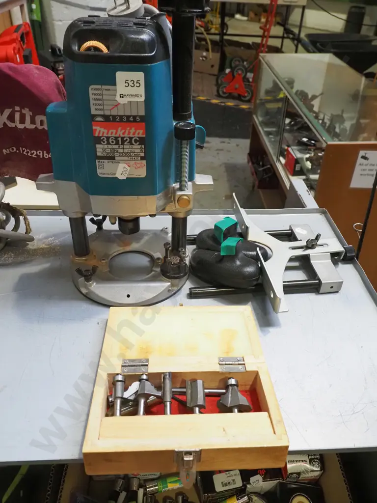 Makita 3612C plunge router, router bits, accessories Image 1++