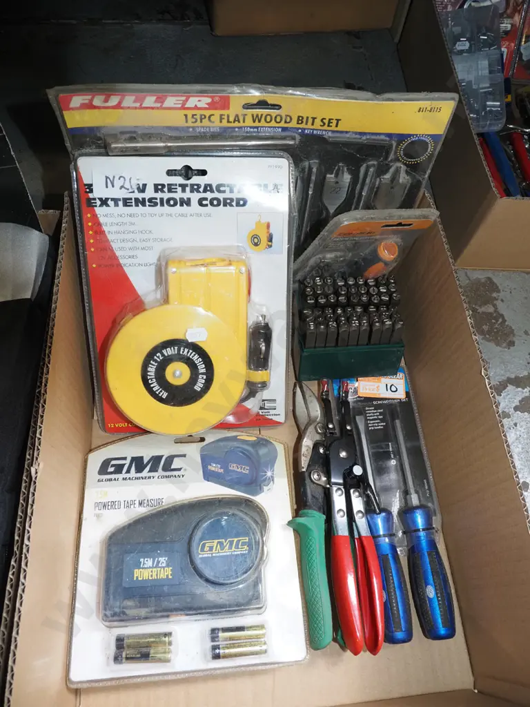box; 15 piece wood bit set, powered tape measure, tin snips etc Image 1++