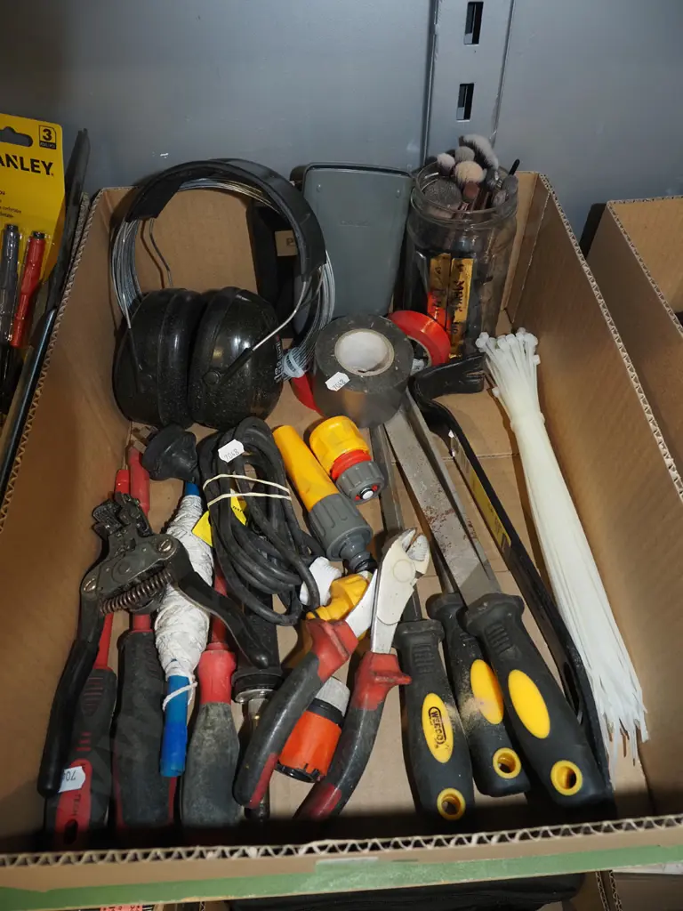 box; brushes, cable ties, soldering iron etc Image 1++