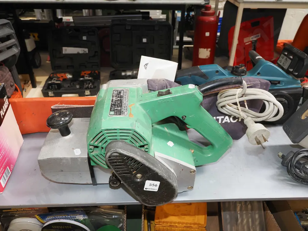 Hitachi SB/110 belt sander Image 1++
