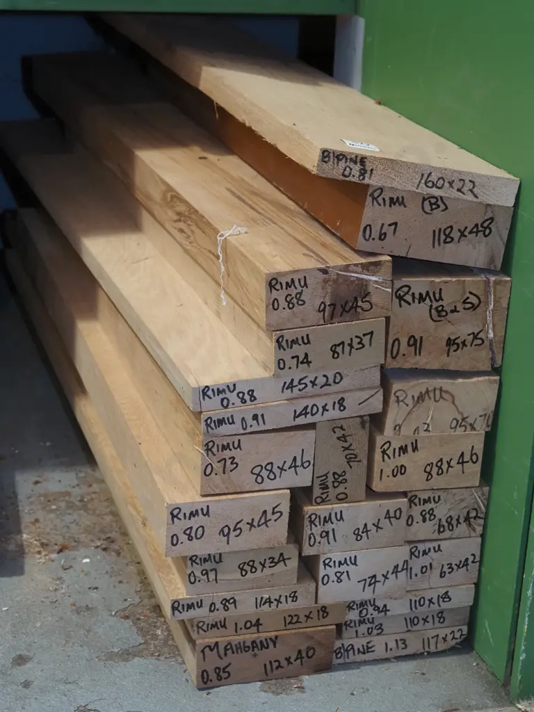 various lengths of timber Image 1++