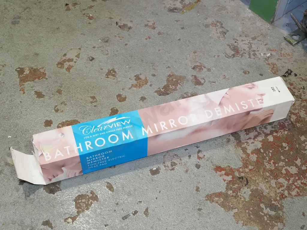 boxed bathroom mirror de-mister Image 1++