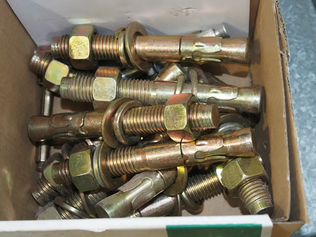 box; wedge anchors Image 1++