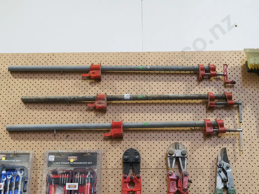 3x pipe clamps Longest L1040 - green dots Image 1++