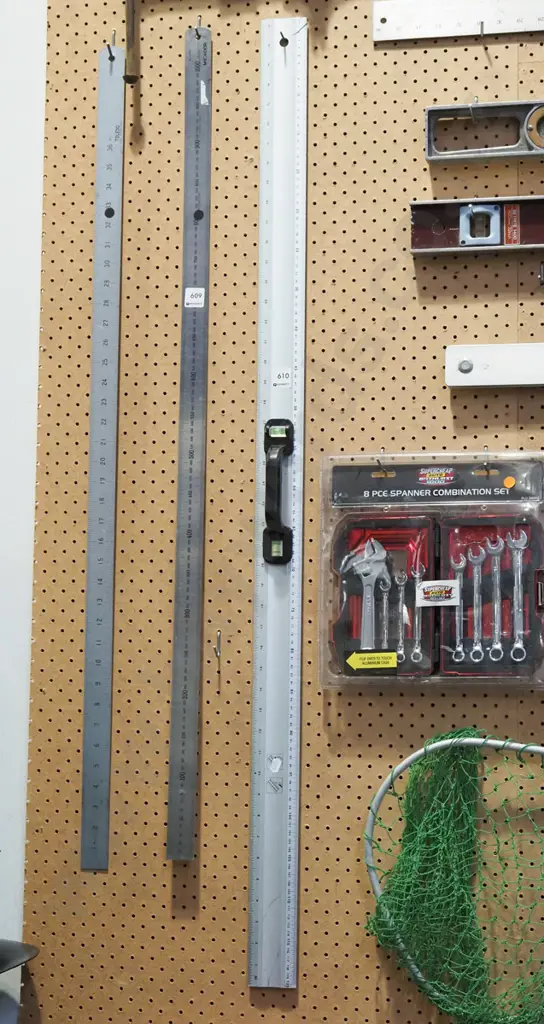 metal ruler with levels and handle Image 1++
