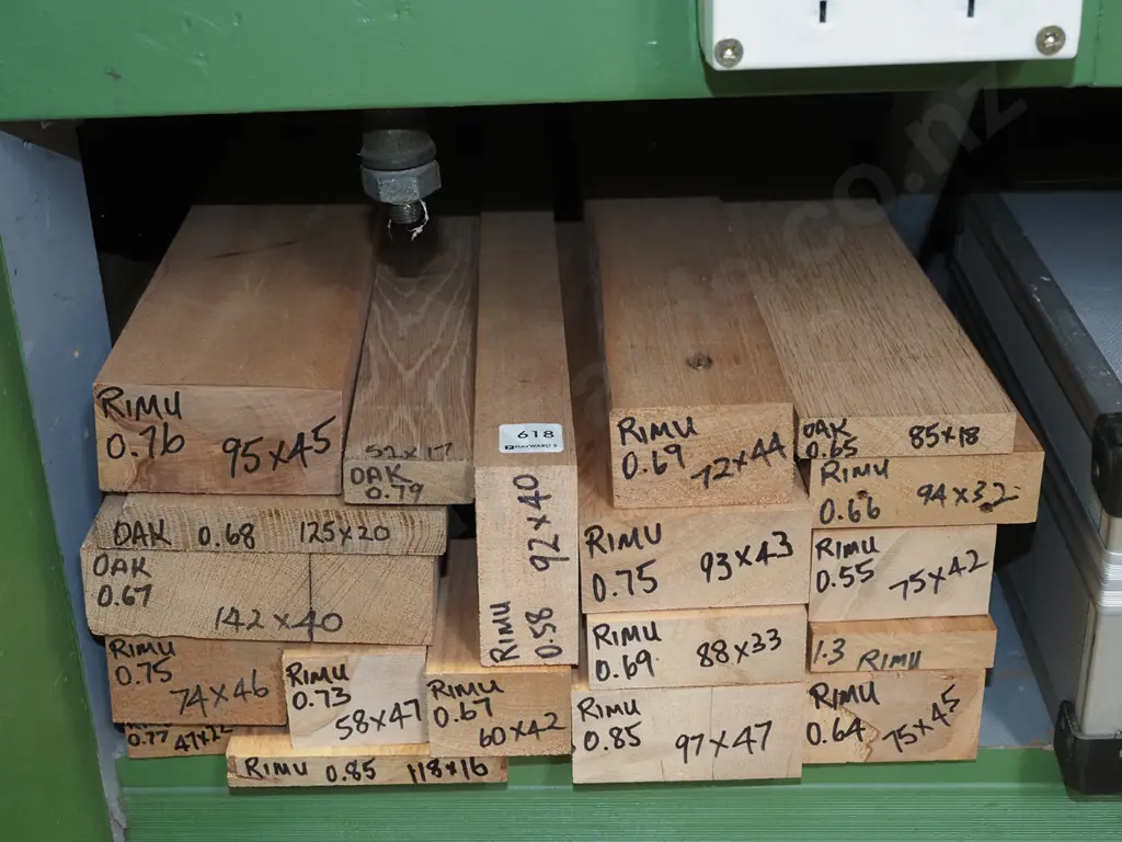 various lengths of timber Image 1++