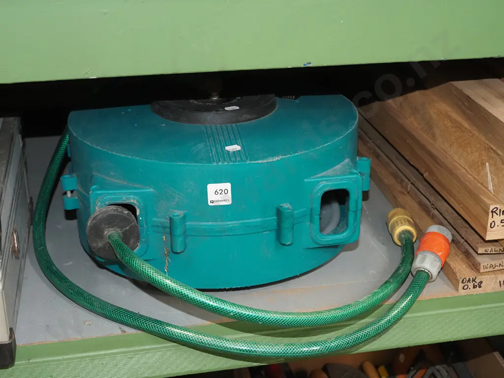 retractable garden hose reel - missing wall mount Image 1++