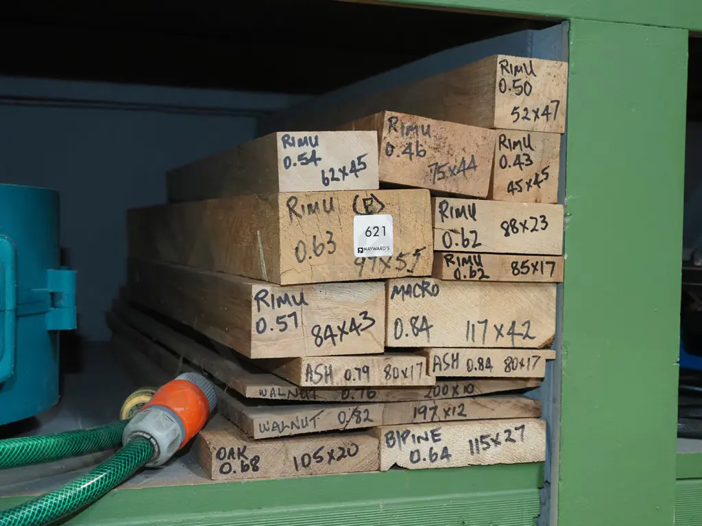 various lengths of timber Image 1++
