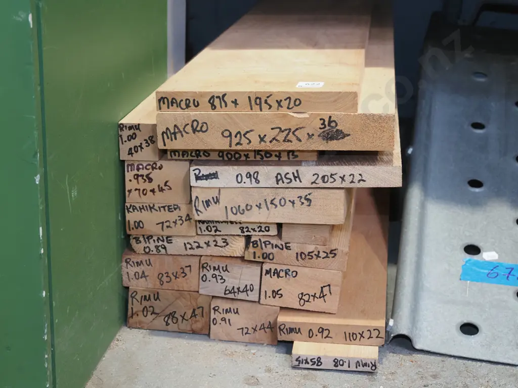 various lengths of timber Image 1++