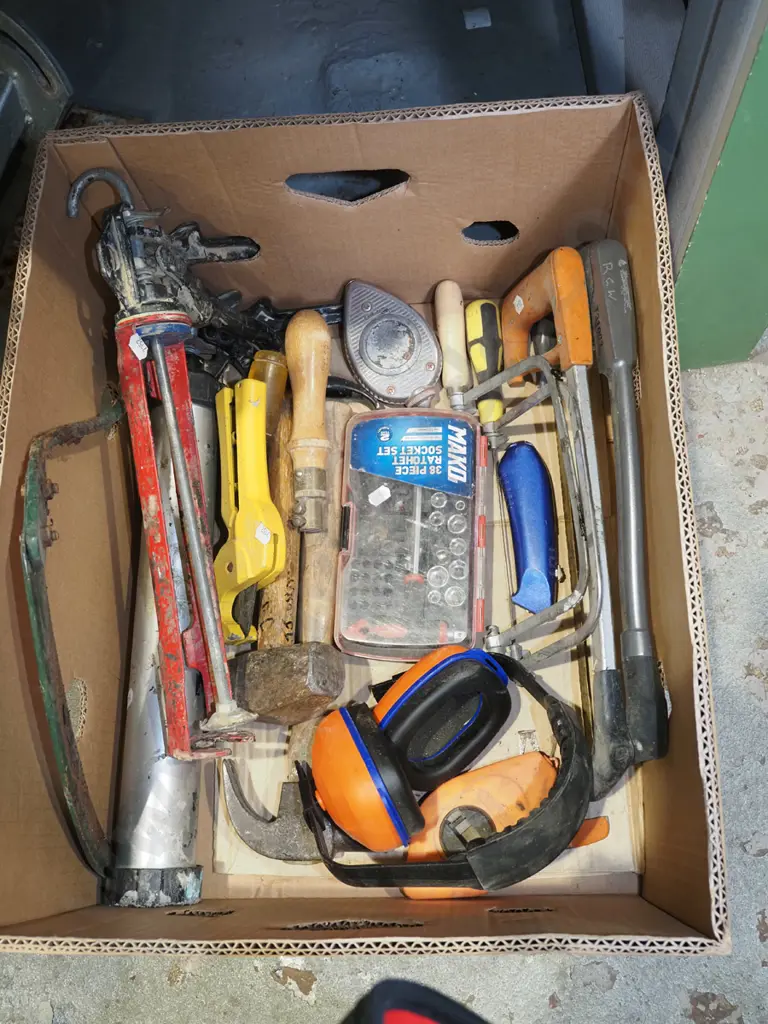 box; hack saws, ear muffs, hammers etc Image 1++