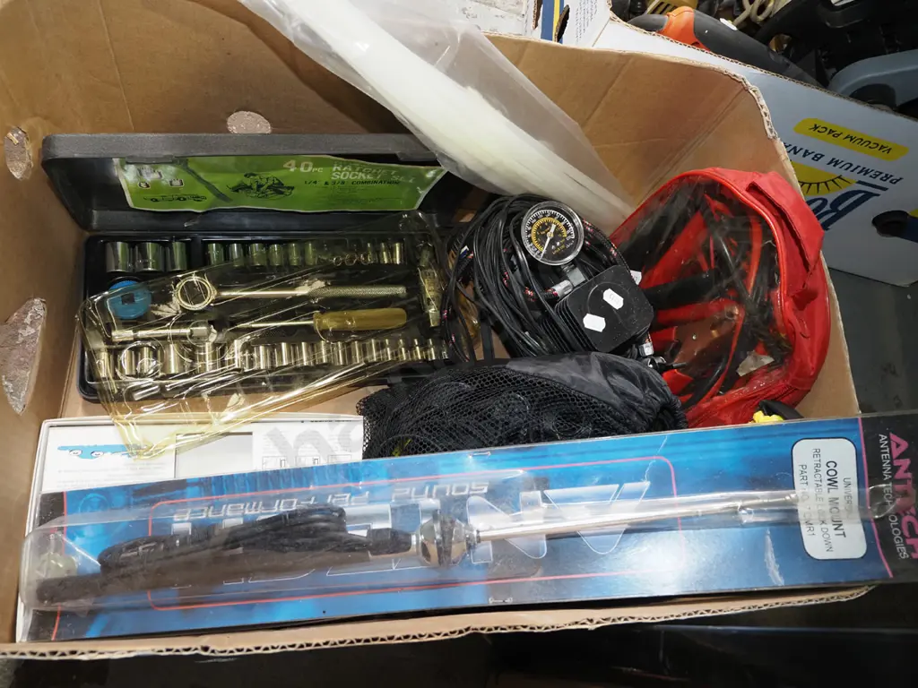 box; cable ties, car aerial, socket set etc Image 1++