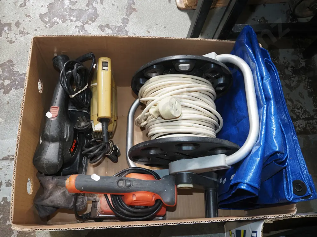 box; tarpaulin, extension cord, sanders etc Image 1++