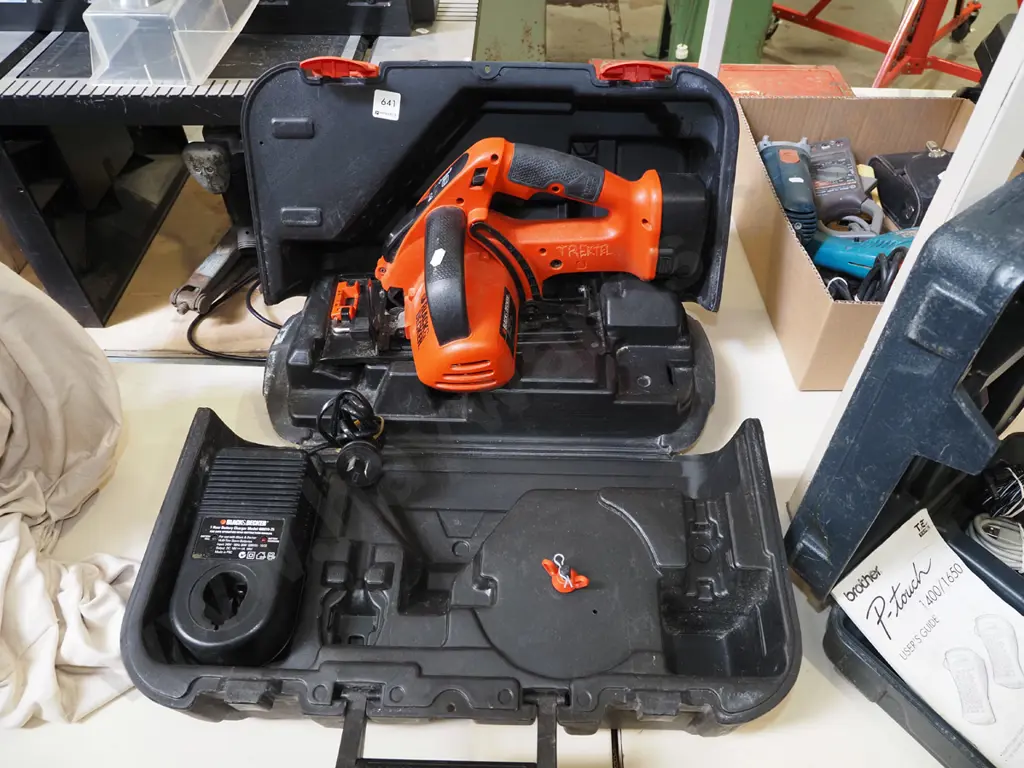 cased Black and Decker battery powered plunge saw - 1x battery and 1x charger Image 1++