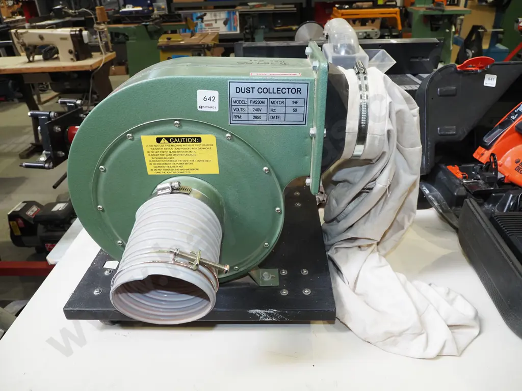 workshop dust collector - includes large wheeled wooden case and lengths of hose Image 1++
