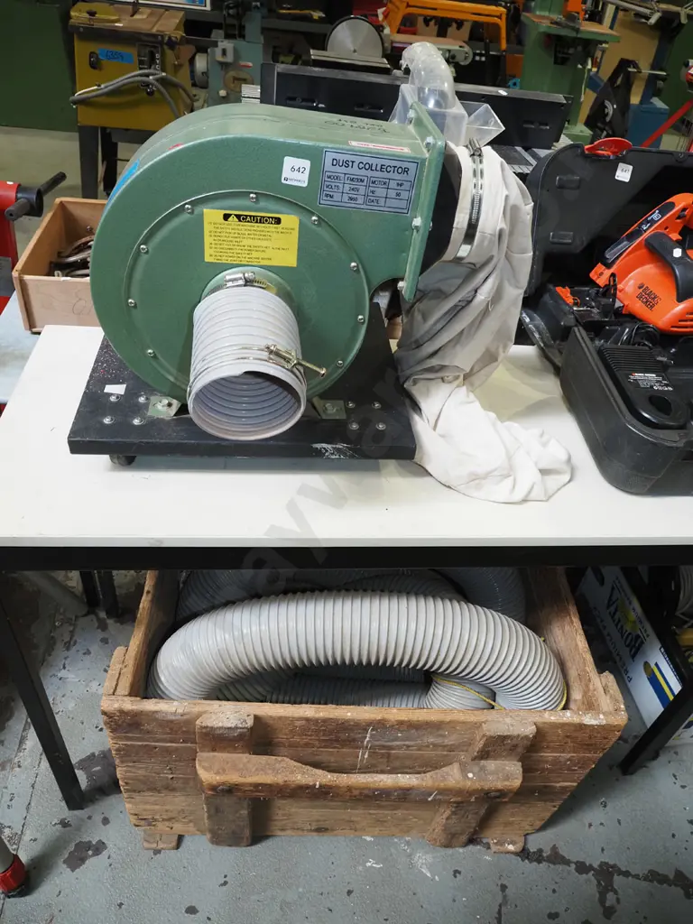 workshop dust collector - includes large wheeled wooden case and lengths of hose Image 1++