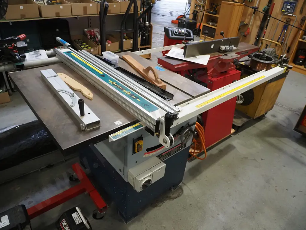 heavy duty sliding table saw bench with accessories  Image 1++