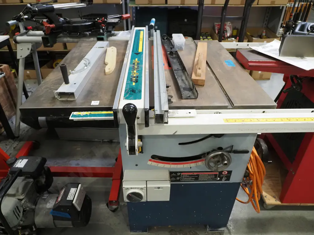 heavy duty sliding table saw bench with accessories  Image 1++