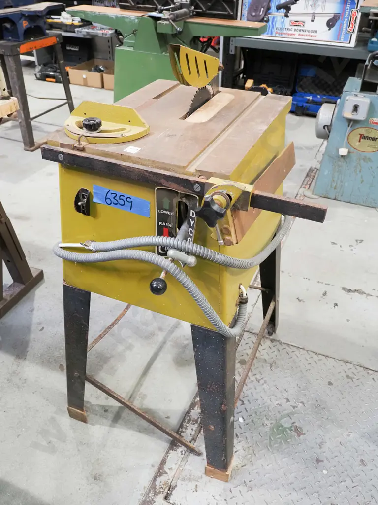Dyco bench saw Image 1++