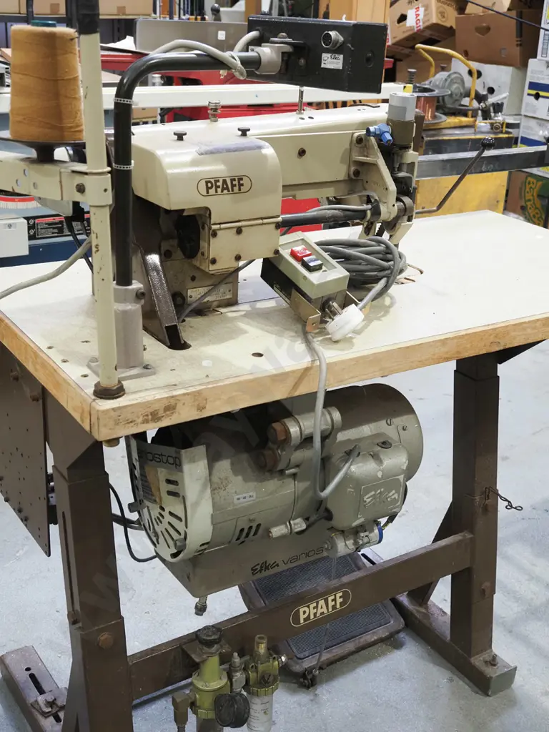 Pfaff heavy duty industrial treadle sewing machine on stand Image 1++