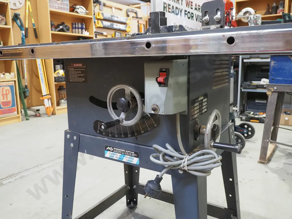 unbranded cast metal table saw Image 1++