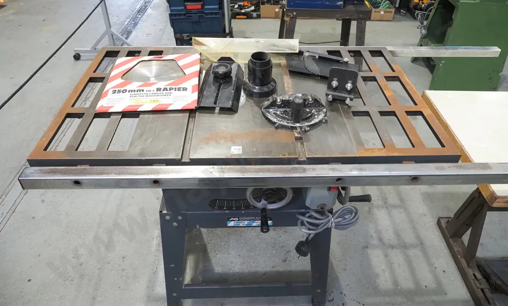 unbranded cast metal table saw Image 1++