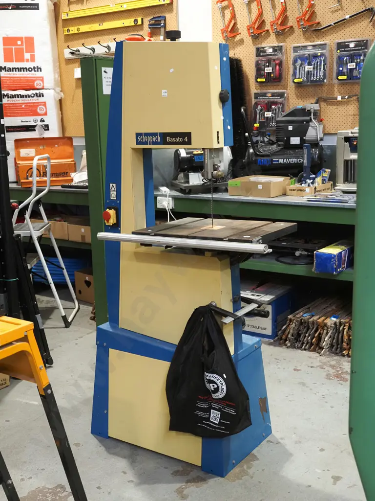 Scheppach Basato 4 band saw with bag of various blades Image 1++