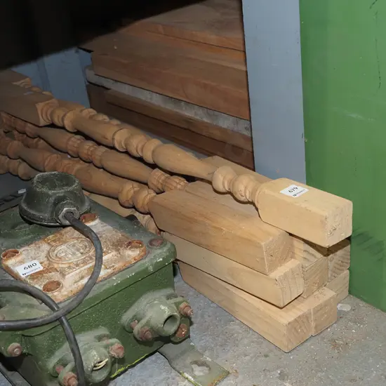 10x wooden turned stairwell balusters L900