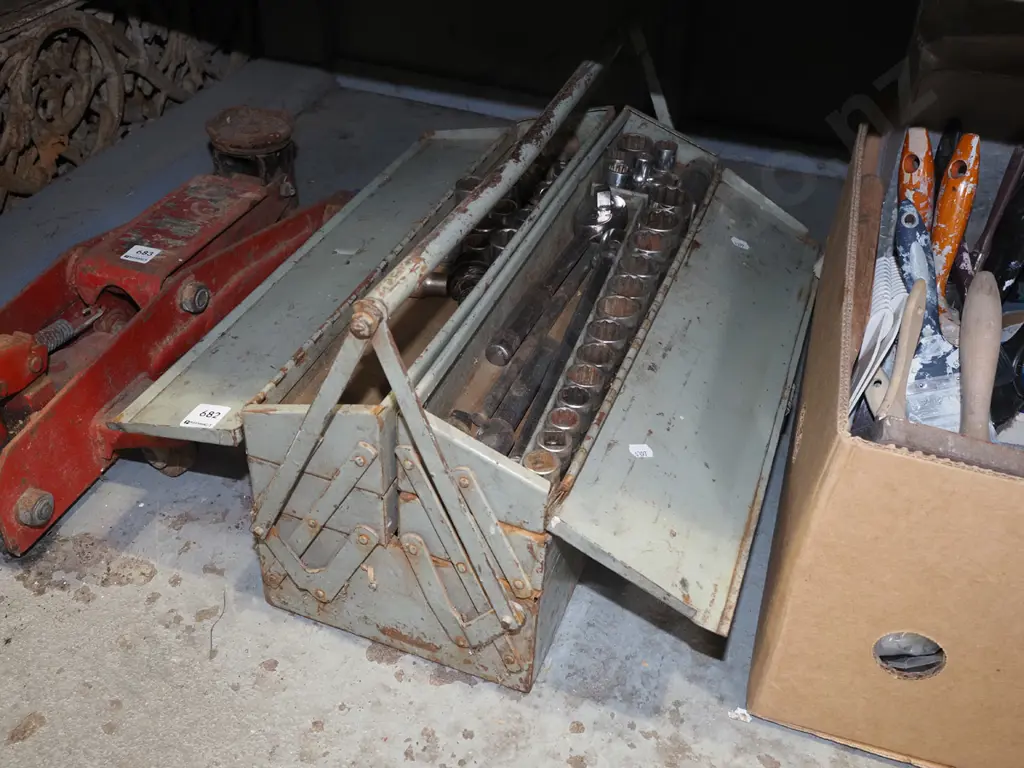 concertina tool box with wrenches, sockets Image 1++