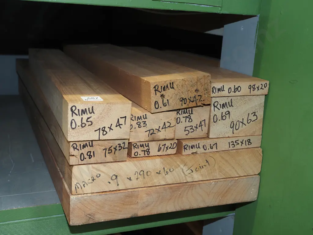 various lengths of timber Image 1++