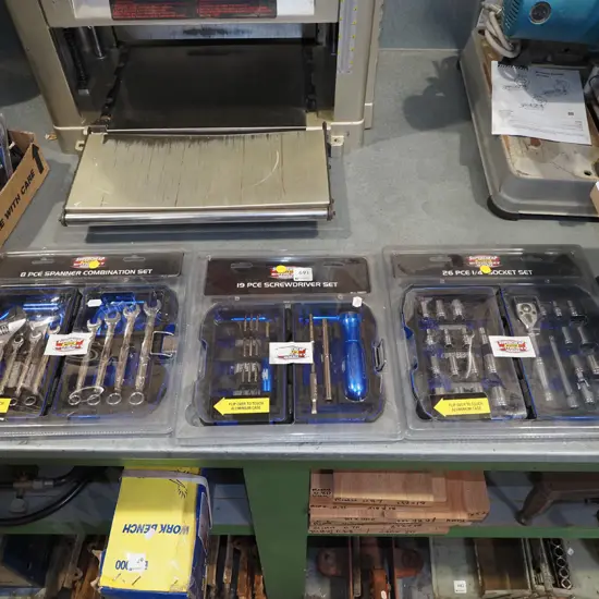 8 piece spanner, 19 piece screwdriver set, 26 piece socket set