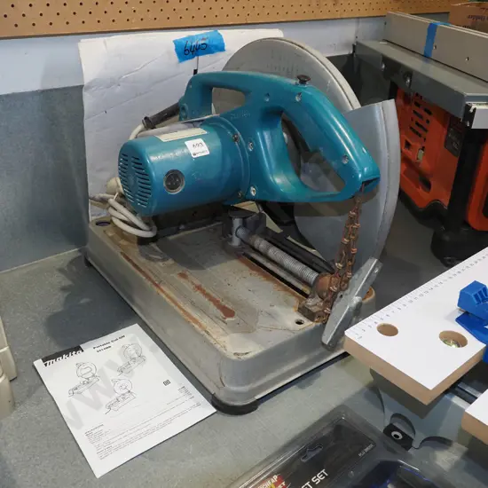 Makita 2414NB cut off saw with additional blade