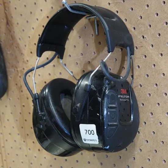 3M Pelto Work Tunes ear muffs