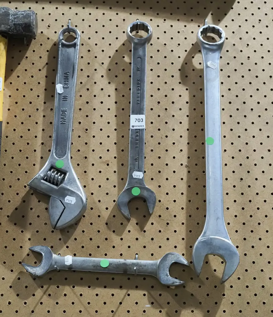 open end and ring spanners, adjustable crescent - green dots Image 1++
